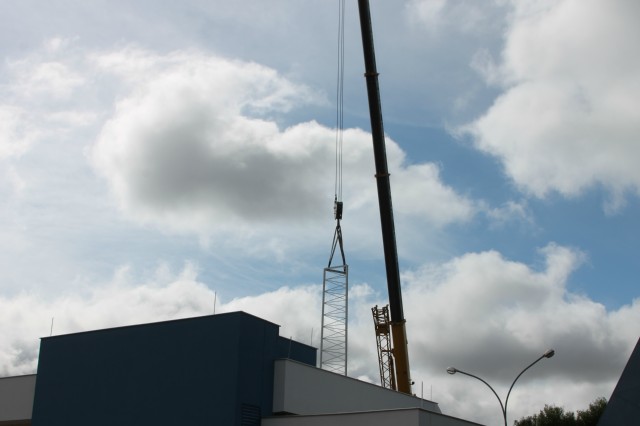 Sede do 2° BPM começa a instalar torre de recepção do projeto de vídeomonitoramento