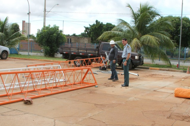 Sede do 2° BPM começa a instalar torre de recepção do projeto de vídeomonitoramento