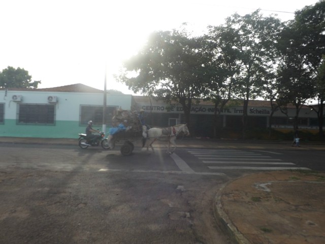 Fogo em terreno prejudica crianças de creche e moradores do Interlagos