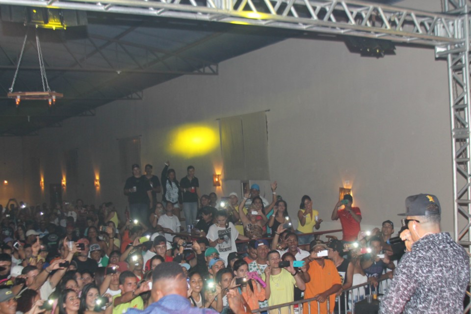 Show de Mano Brow lota casa noturna em Três Lagoas