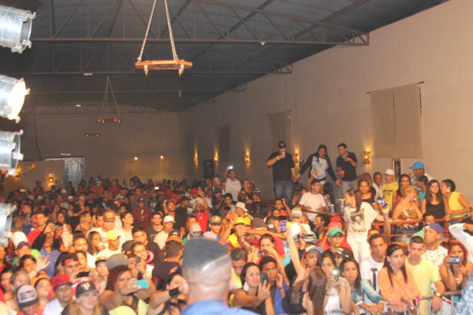 Show de Mano Brow lota casa noturna em Três Lagoas