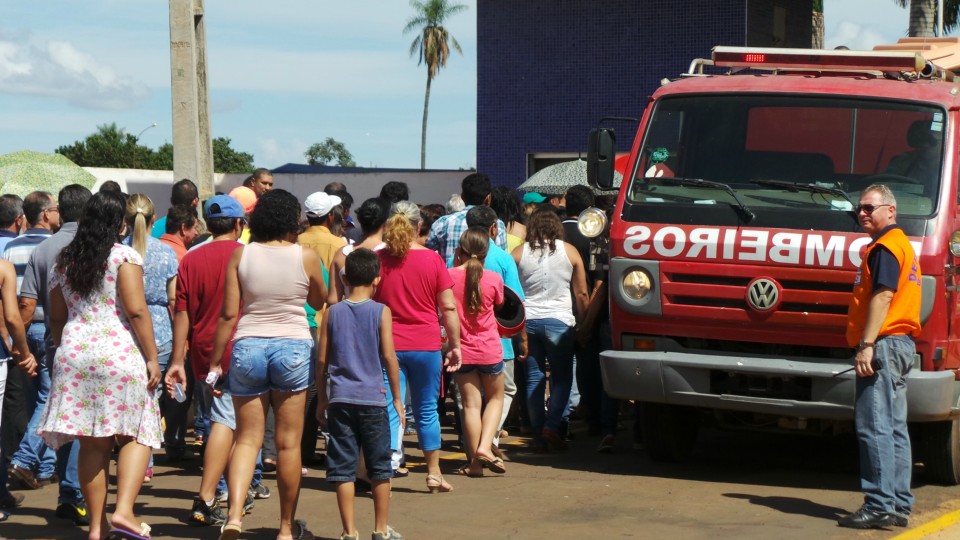 Com músicas e aplausos, amigos e familiares se despedem de músico três-lagoense