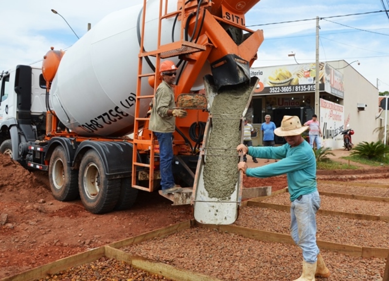 DITS soluciona acúmulo de água na Rua Antônio Estevan Leal