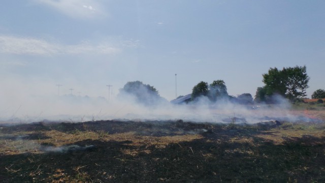 Fogo em terreno baldio causa mal estar em alunos da Funlec