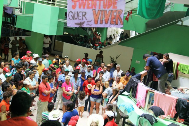 Pelo terceiro dia, rodovias federais seguem bloqueadas por MST