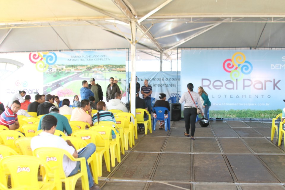 Em menos de 4 horas, 50% do loteamento Real Park são vendidos