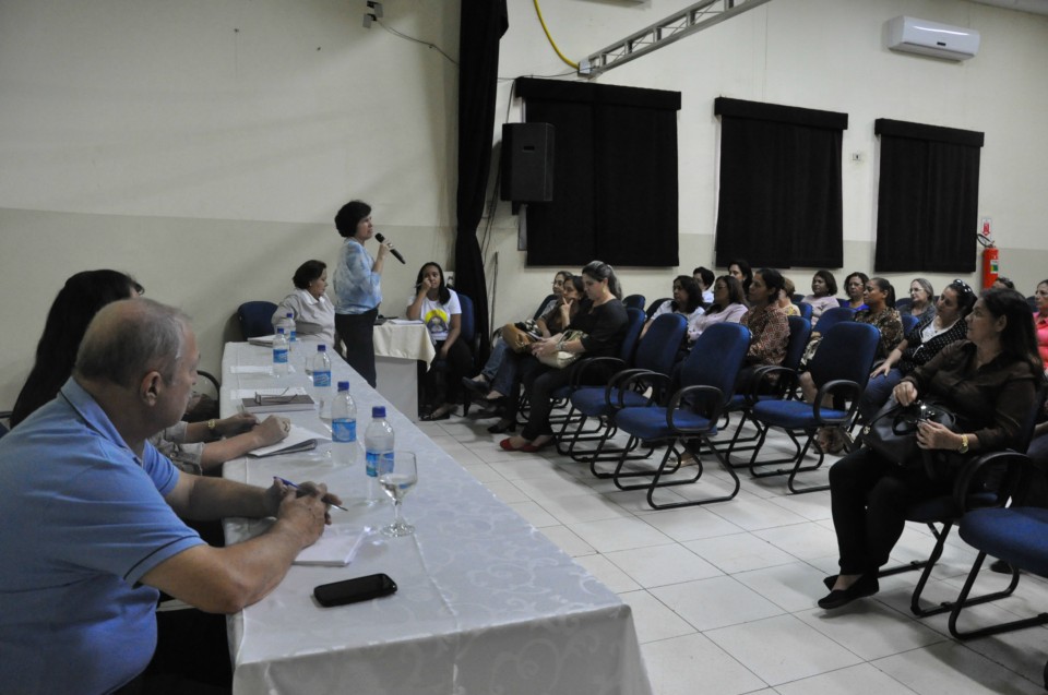 Marcia Moura esclarece informações aos gestores da REME
