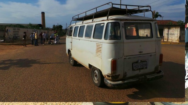 Acidente entre kombi e moto deixa uma pessoa ferida em Três Lagoas