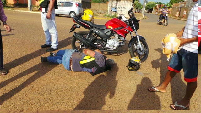 Acidente entre kombi e moto deixa uma pessoa ferida em Três Lagoas