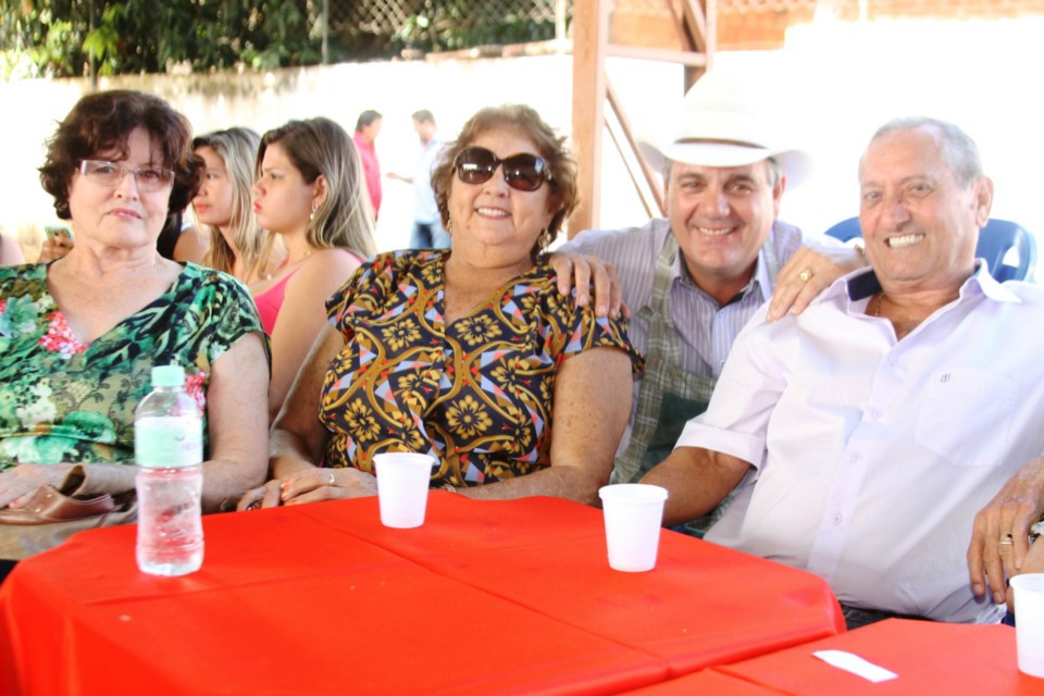 Deputado Ângelo Guerreiro vira cozinheiro em almoço beneficente