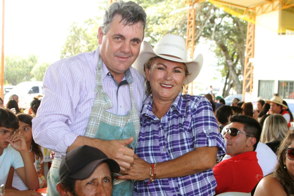 Deputado Ângelo Guerreiro vira cozinheiro em almoço beneficente