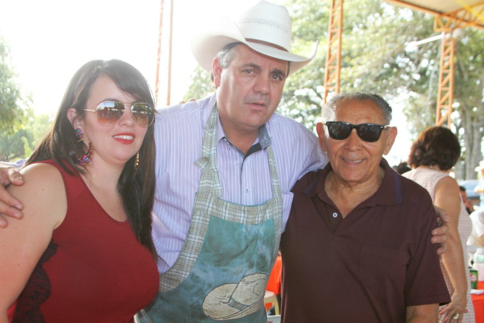 Deputado Ângelo Guerreiro vira cozinheiro em almoço beneficente