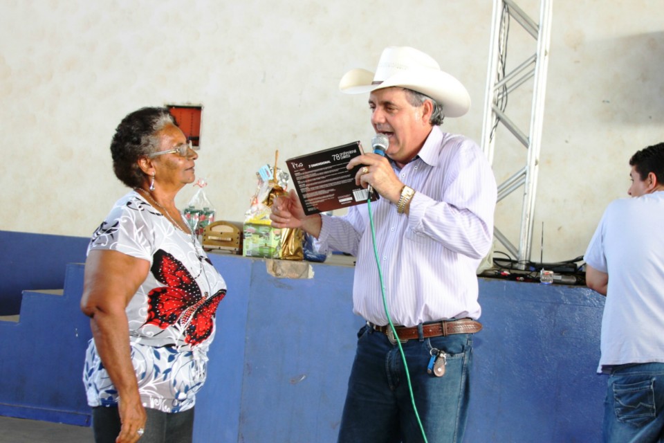 Deputado Ângelo Guerreiro vira cozinheiro em almoço beneficente