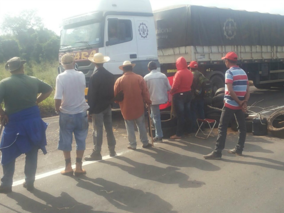 Movimentos sociais bloqueiam rodovias pelo Estado reivindicando por Reforma Agrária