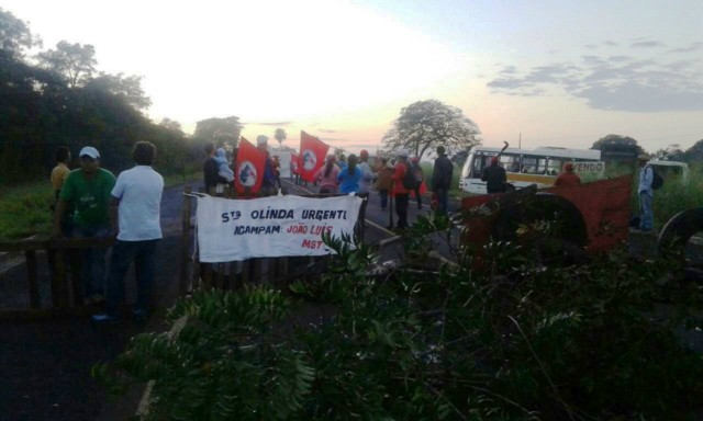 Movimentos sociais bloqueiam rodovias pelo Estado reivindicando por Reforma Agrária