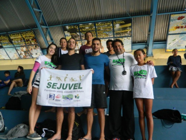 Equipes de basquete e natação representam Três Lagoas em competições