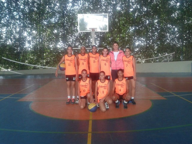 Equipes de basquete e natação representam Três Lagoas em competições