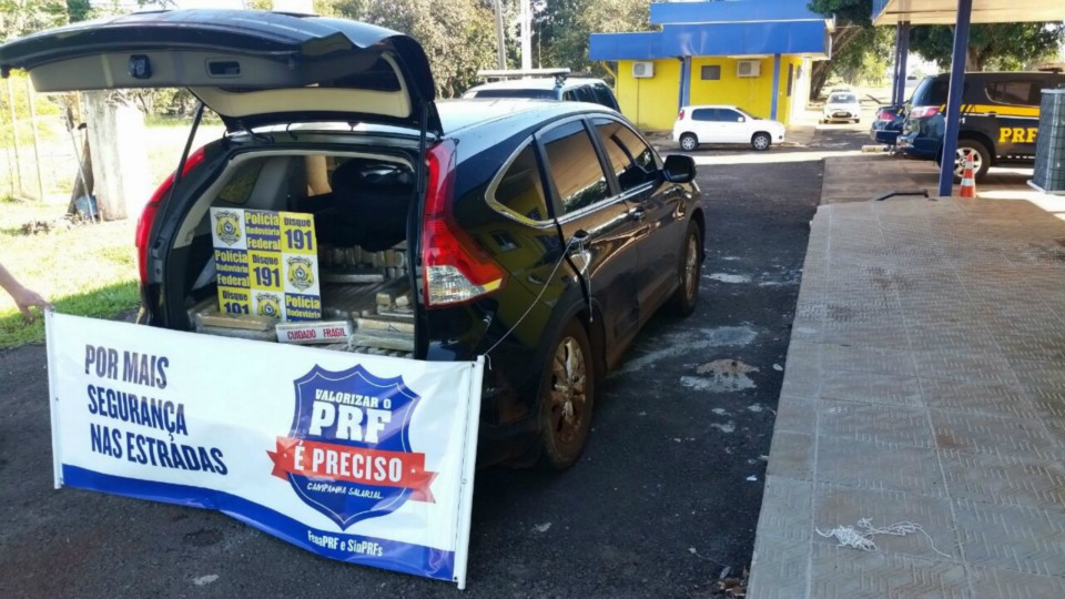 PRF recupera veículo roubado com quase 1 tonelada de maconha na BR-163