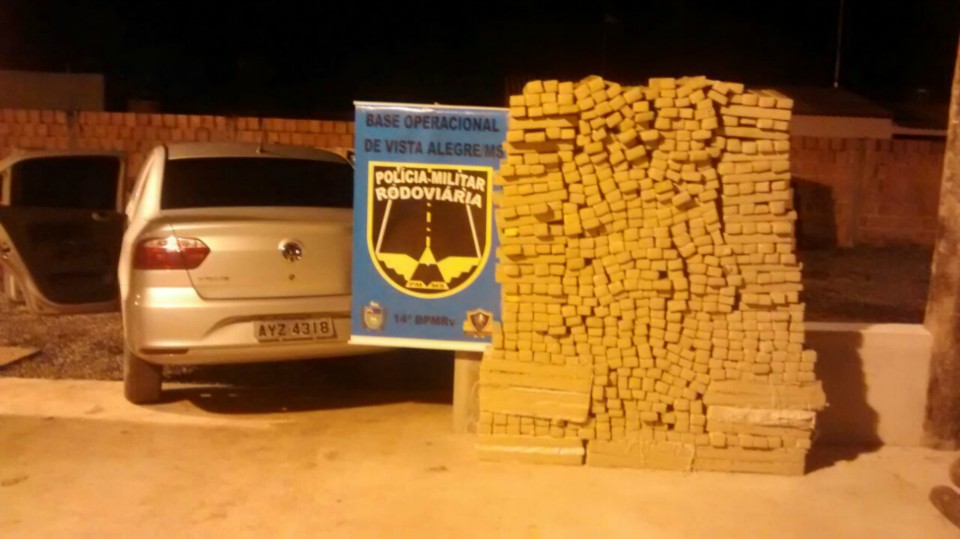 Policia Militar Rodoviária apreende Voyage com mais de meia tonelada de maconha