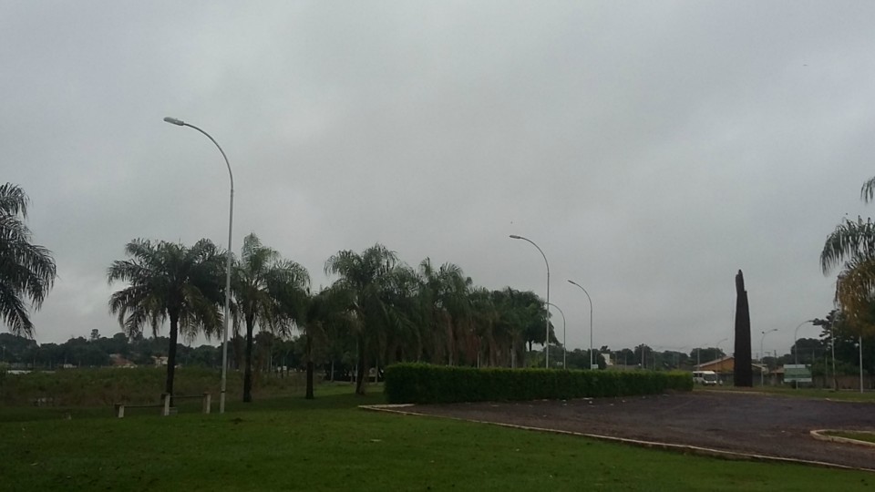 Previsão de sol com muitas nuvens para esta segunda-feira