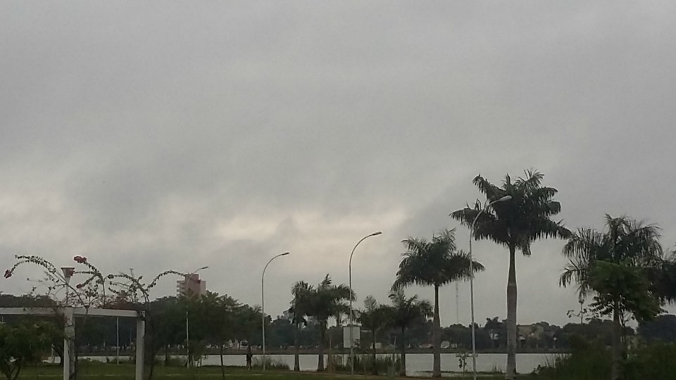 Previsão de sol com muitas nuvens para esta segunda-feira