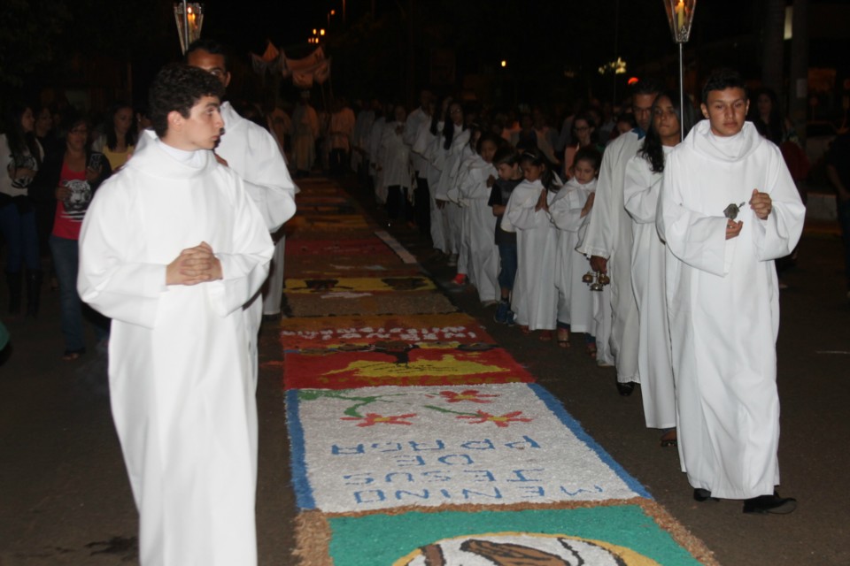 Celebração de Corpus Christi reúne mais de 2 mil fiéis em Três Lagoas