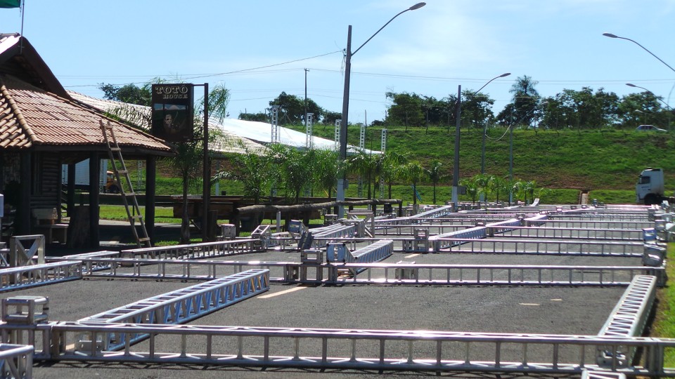 Estrutura do Arena Mix surpreende equipe de montagem da Caravana da Saúde