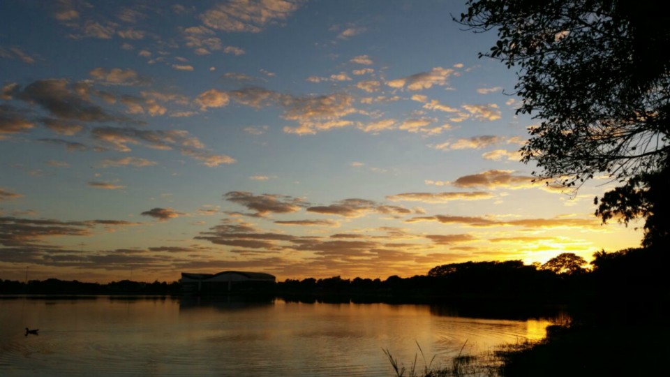 Previsão de sol o dia todo, sem nuvens no céu para esta terça-feira