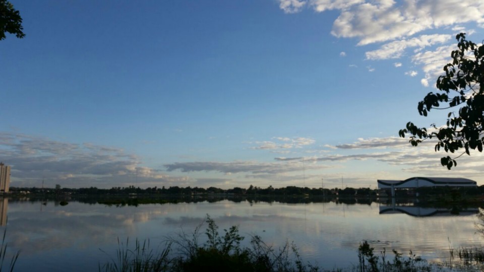 Previsão de sol o dia todo, sem nuvens no céu para esta terça-feira