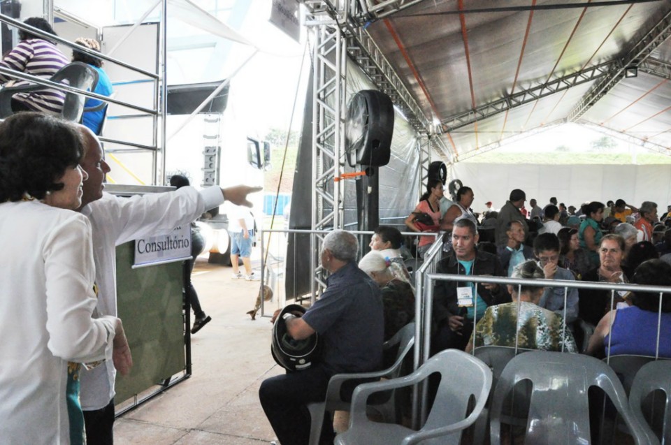 Prefeita realiza visita no primeiro dia de atendimentos da Caravana da Saúde