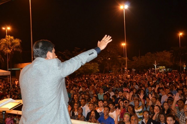 Culto do Centenário têm participação maciça da população na Praça Senador Ramez Tebet