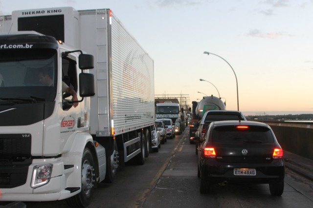 Três trabalhadores ficam feridos em acidente sobre a barragem do Jupiá