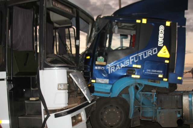 Três trabalhadores ficam feridos em acidente sobre a barragem do Jupiá