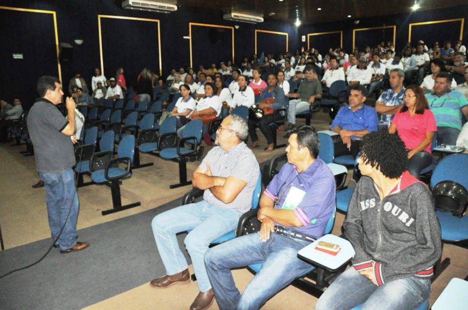 CARAVANA DA SAÚDE: Agentes Comunitários e de Endemias recebem capacitação