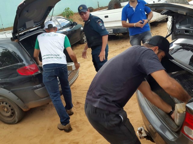 PM de Arapuá e Água Clara prende homem com 300 kg de droga na região do "Pombo"