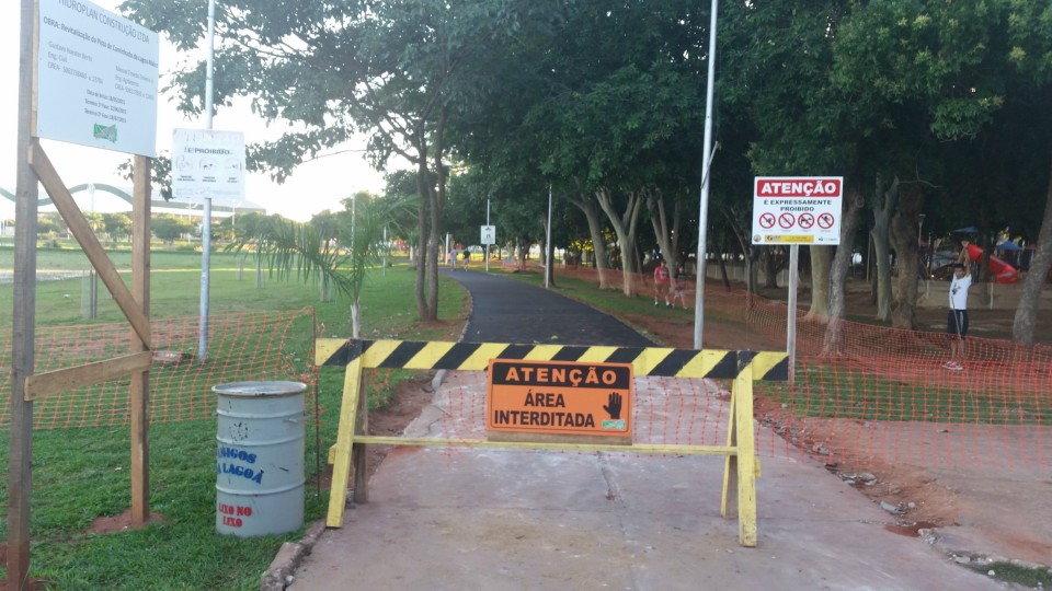 Esportistas invadem área interditada e compromete andamento da obra de pista da Lagoa Maior
