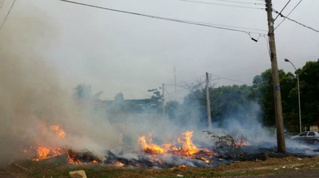 Incêndio em terreno próximo a Lagoa preocupa moradores