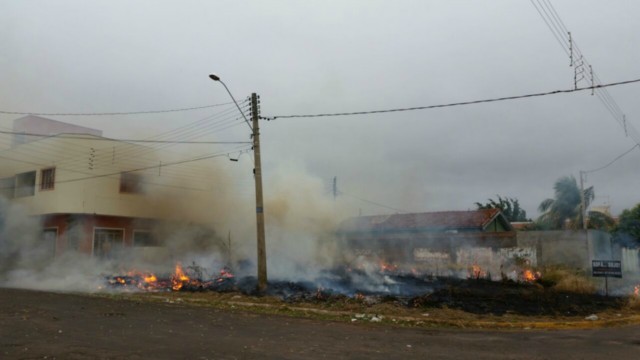 Incêndio em terreno próximo a Lagoa preocupa moradores