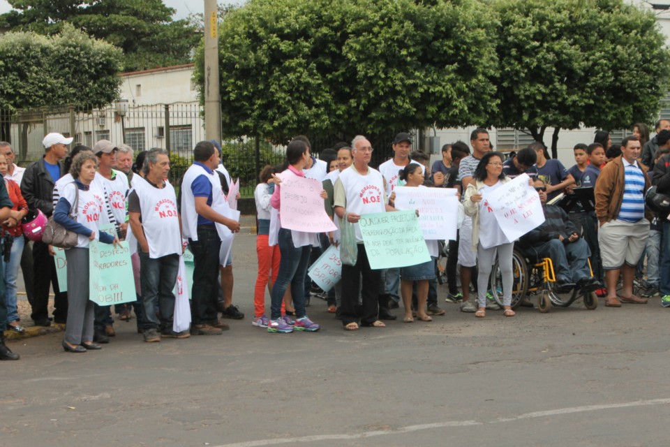 Desfile do Centenário reúne milhares de pessoas na Praça Ramez Tebet