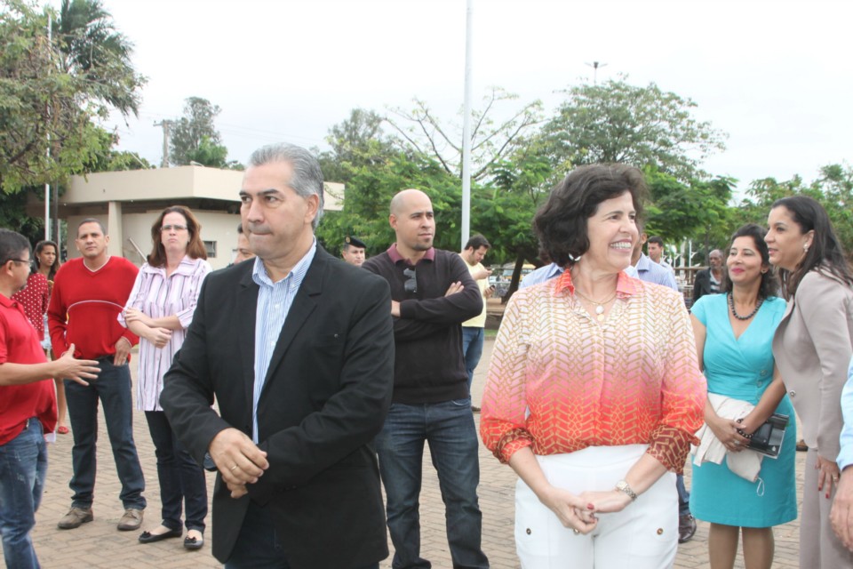 Desfile do Centenário reúne milhares de pessoas na Praça Ramez Tebet