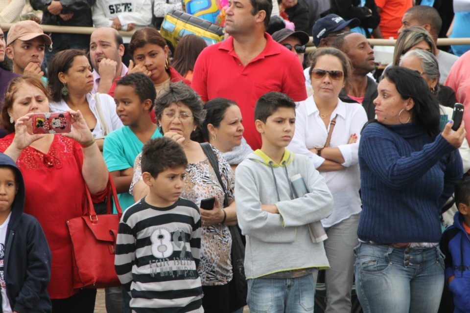 Desfile do Centenário reúne milhares de pessoas na Praça Ramez Tebet