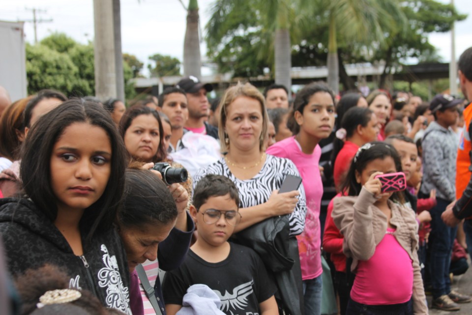 Desfile do Centenário reúne milhares de pessoas na Praça Ramez Tebet