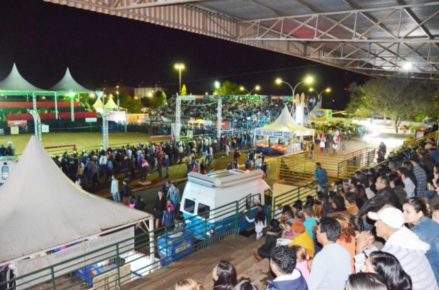 Prefeitura proporciona entrada franca no último dia de festa do ‘Três Lagoas Rodeo’