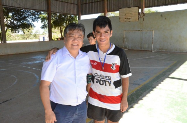 Luiz Akira participa de atividades esportivas e culturais realizadas no Distrito de Arapuá