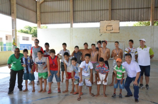 Luiz Akira participa de atividades esportivas e culturais realizadas no Distrito de Arapuá