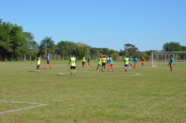 Luiz Akira participa de atividades esportivas e culturais realizadas no Distrito de Arapuá