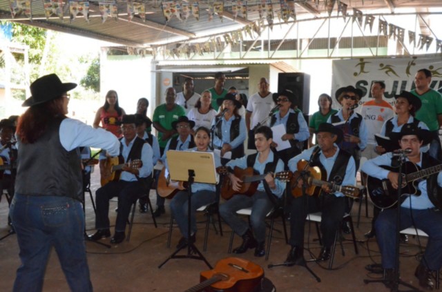 Luiz Akira participa de atividades esportivas e culturais realizadas no Distrito de Arapuá