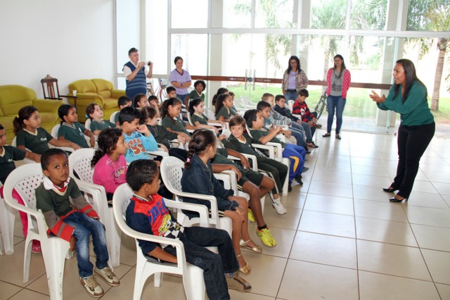 Câmara de Três Lagoas recebe visita de alunos da Escola Municipal Olintho Mancini