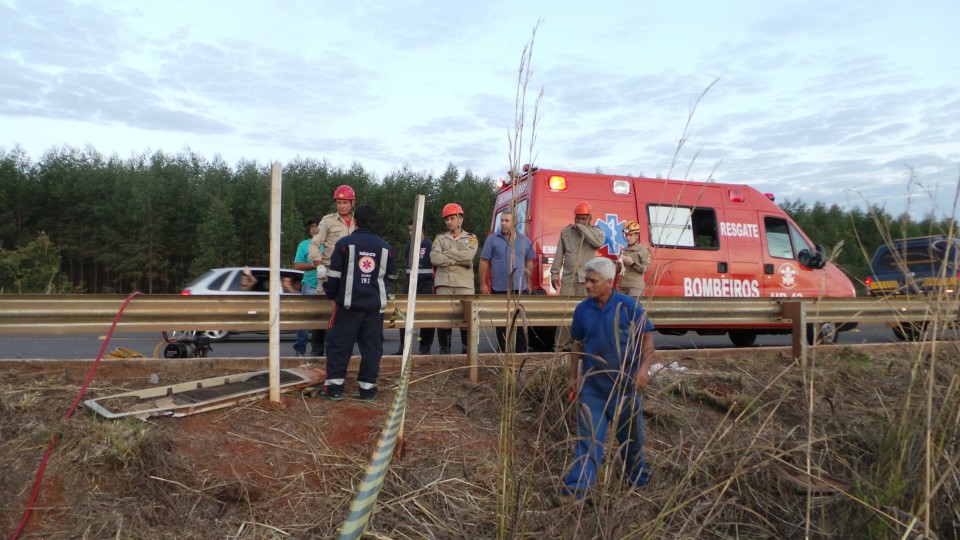 PRF e Bombeiros confirmam morte de condutor de carreta boiadeira na BR-158