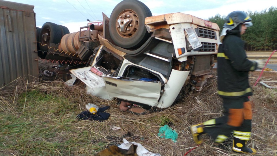 PRF e Bombeiros confirmam morte de condutor de carreta boiadeira na BR-158